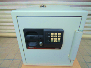 20160624事務用品・耐火金庫.jpg